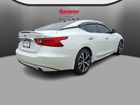Used 2017 Nissan Maxima Platinum w/ Interior Lighting Package image 4