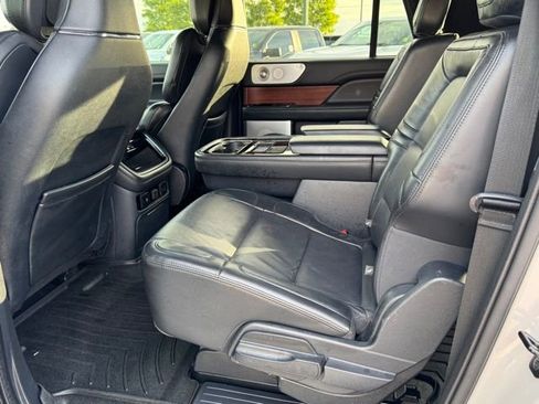 Used 2024 Lincoln Navigator L Reserve AWD/4WD image 11