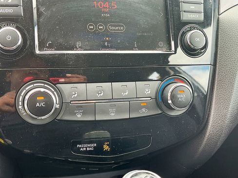 Used 2020 Nissan Rogue Sport S image 15