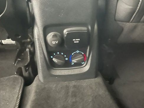 Used 2020 Ford Transit Connect XLT image 45