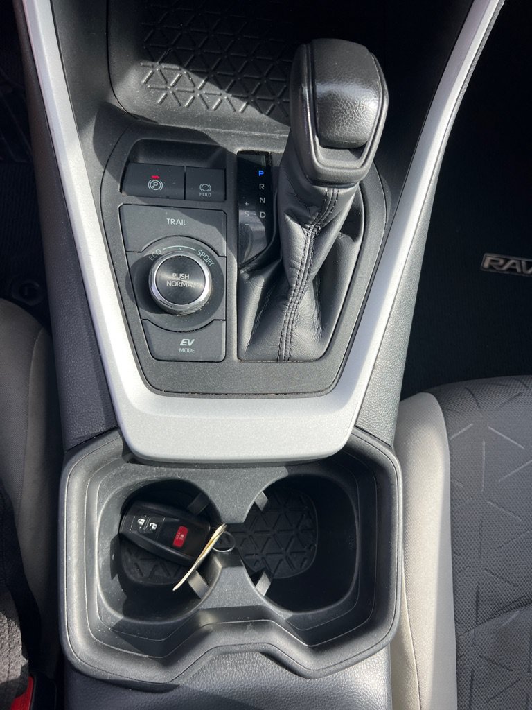 Used 2021 Toyota RAV4 XLE AWD/4WD image 34