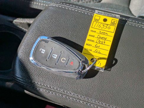 Used 2022 Chevrolet Bolt LT image 30