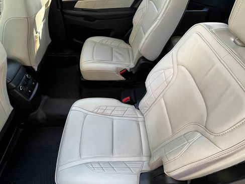 Used 2017 Ford Explorer Platinum image 31