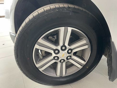 Used 2017 Chevrolet Traverse LT image 12