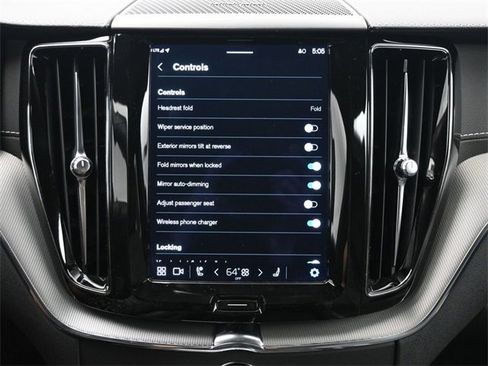 Used 2022 Volvo XC60 B6 R-Design w/ Advanced Package image 16