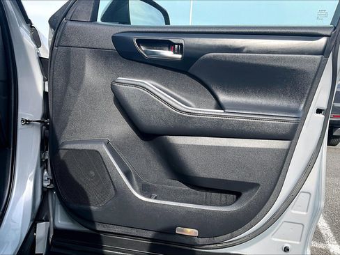 Used 2022 Toyota Highlander Bronze Edition image 23