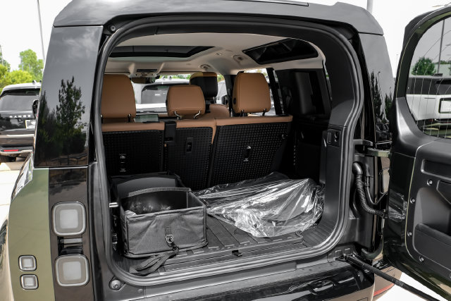 New 2026 Land Rover Defender 110 S AWD/4WD image 57