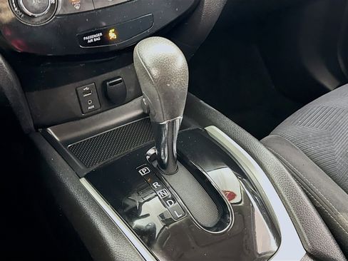 Used 2016 Nissan Rogue S image 17