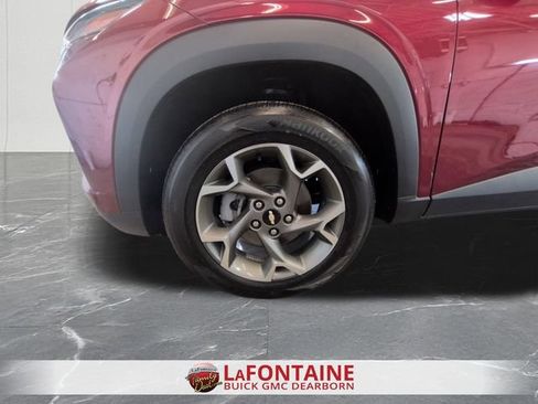 Used 2025 Chevrolet Trax LT w/ LT Convenience Package FWD image 31