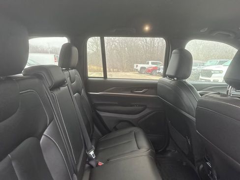 Used 2025 Jeep Grand Cherokee Limited image 12