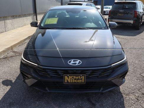 Used 2024 Hyundai Elantra Limited FWD image 2