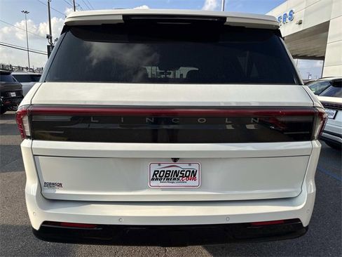 New 2025 Lincoln Navigator L Reserve image 4