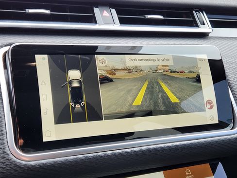 Certified 2022 Land Rover Range Rover Velar R-Dynamic S image 24