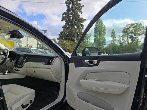 Used 2024 Volvo XC60 B5 Core w/ Protection Package Premier AWD/4WD image 11