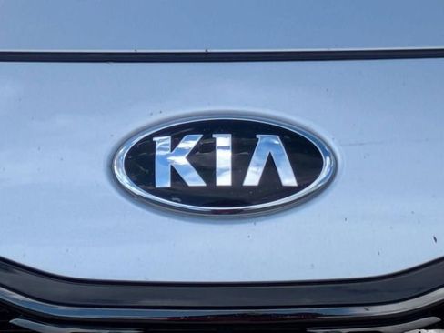 Used 2020 Kia Sportage S FWD image 9