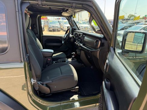 Used 2021 Jeep Wrangler Sport AWD/4WD image 19