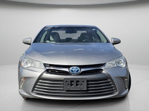 Used 2017 Toyota Camry XLE w/ Moonroof Package FWD image 3