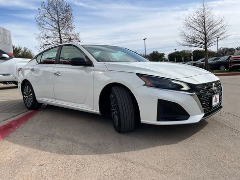 Used 2025 Nissan Altima 2.5 SV image 5