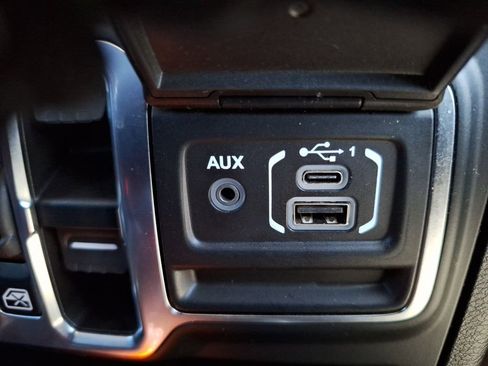 Used 2021 Jeep Gladiator Willys image 23