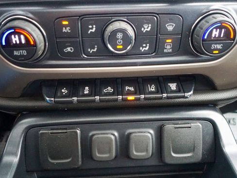 Used 2018 GMC Sierra 3500 Denali w/ Duramax Plus Package image 28