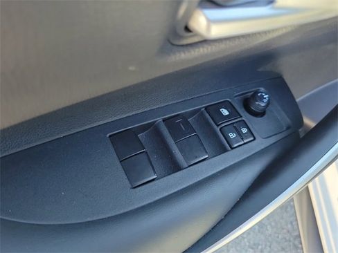 Used 2022 Toyota Corolla SE image 12
