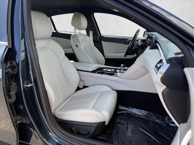 Used 2025 Genesis G70 2.5T RWD image 13