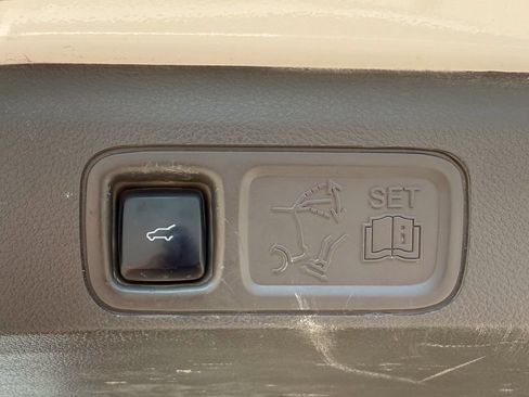 Used 2021 Ford Expedition Max Limited AWD/4WD image 17