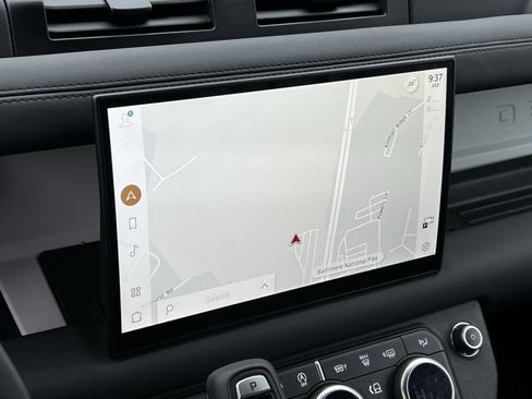 Used 2025 Land Rover Defender 110 S image 18