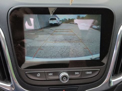 Used 2018 Chevrolet Equinox LT w/ Sun & Infotainment Package FWD image 17