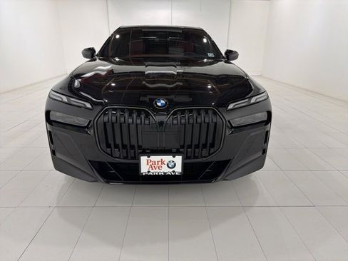 Used 2025 BMW 740i xDrive w/ Premium Package image 8