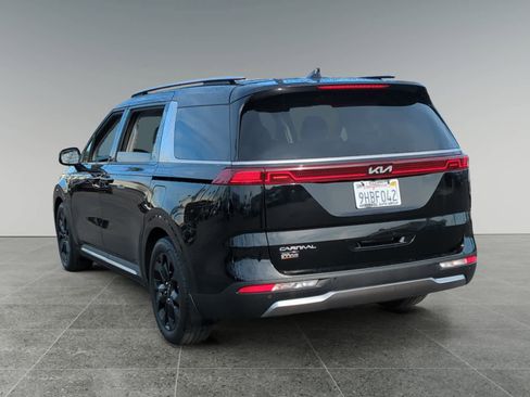 Used 2024 Kia Carnival SX Prestige image 3