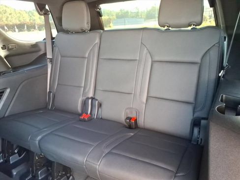 Used 2025 Chevrolet Tahoe Z71 w/ Comfort Package AWD/4WD image 25