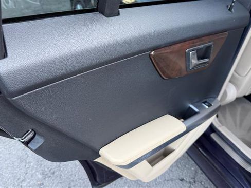 Used 2011 Mercedes-Benz GLK 350 4MATIC image 17