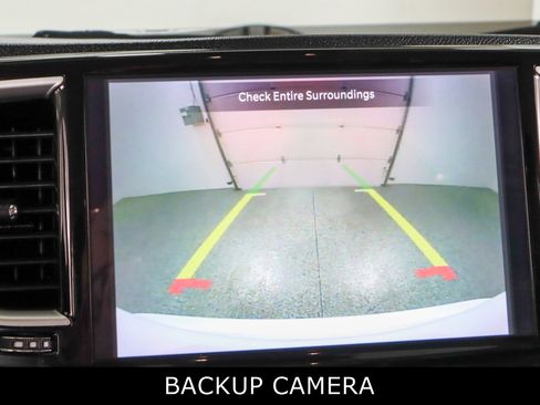 Used 2023 Chrysler Pacifica Touring-L image 18