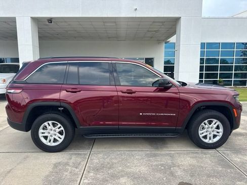Used 2025 Jeep Grand Cherokee Laredo RWD image 8