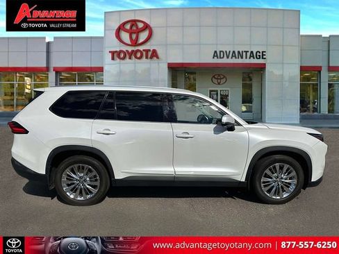 Used 2024 Toyota Grand Highlander AWD image 5
