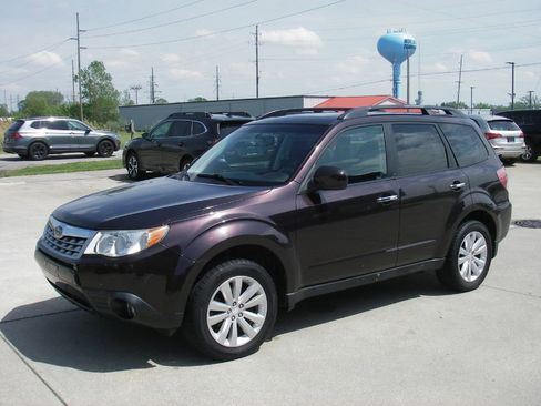 Used 2013 Subaru Forester 2.5X Limited AWD/4WD image 11
