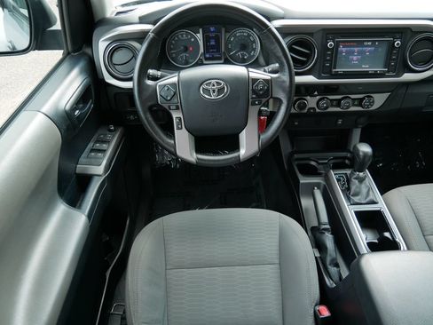 Used 2016 Toyota Tacoma SR5 w/ SR5 Appearance Package (SN) AWD/4WD image 12