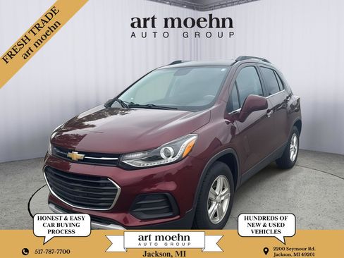 Used 2017 Chevrolet Trax LT w/ LT Convenience Package FWD image 1