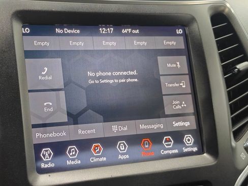 Used 2019 Jeep Cherokee Trailhawk AWD/4WD image 34
