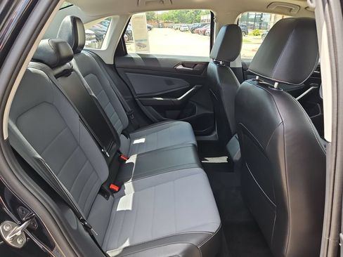 Used 2025 Volkswagen Jetta SE FWD image 30