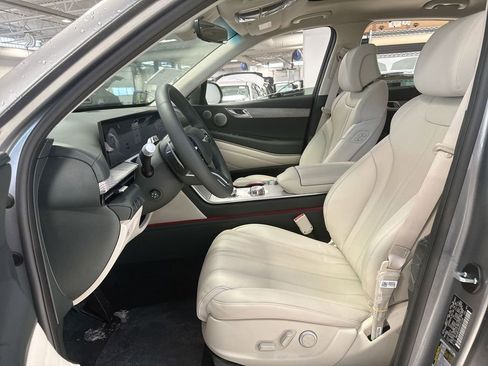 Used 2025 Genesis GV80 2.5T Advanced image 12