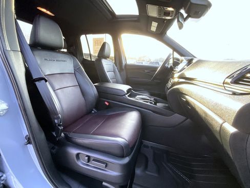 Used 2025 Honda Ridgeline Black Edition image 16