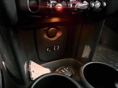 Used 2016 MINI Cooper 4-Door Hardtop image 31