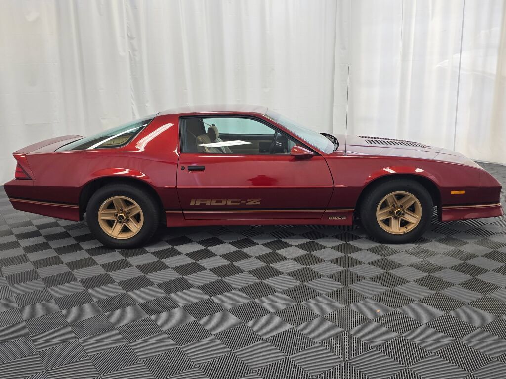 Used 1988 Chevrolet Camaro IROC-Z RWD image 6