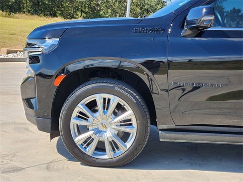 Used 2024 Chevrolet Suburban High Country w/ Advanced Technology Package image 10