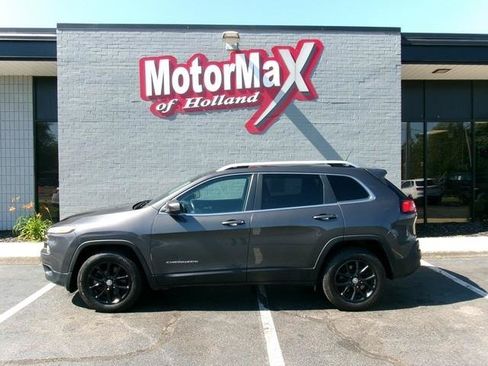 Used 2016 Jeep Cherokee Latitude w/ Cold Weather Group AWD/4WD image 1