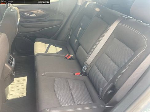 Used 2024 GMC Terrain SLE w/ Driver Convenience Package AWD/4WD image 16