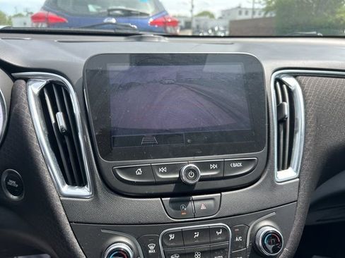 Used 2021 Chevrolet Malibu LT FWD image 9