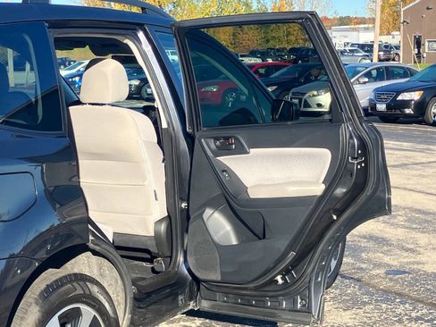Used 2017 Subaru Forester 2.5i Premium image 15
